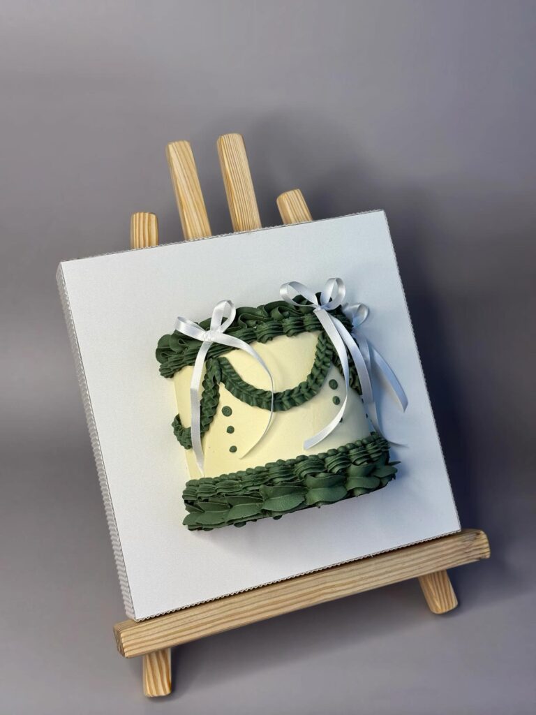 Example decoration. The photo does not specify the flavour or set contents. Caked XP