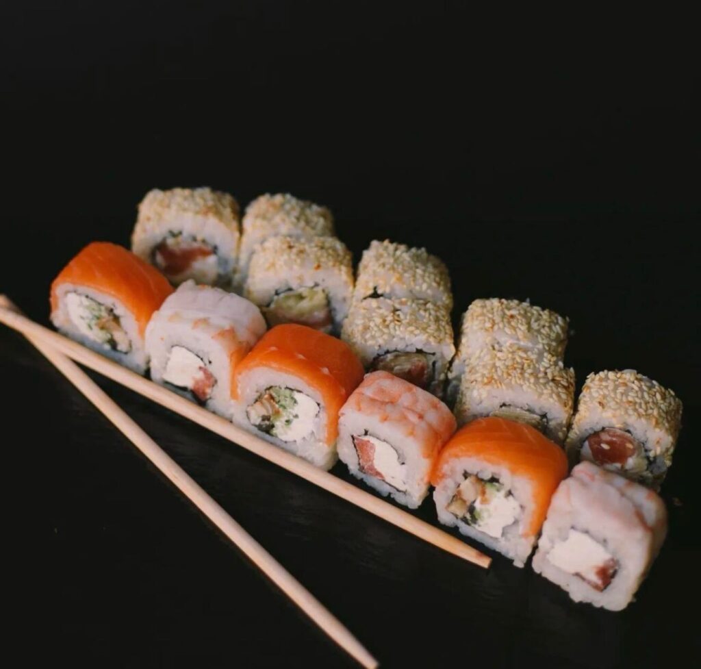 Mix — 16 pieces | Yumiyum Sushi