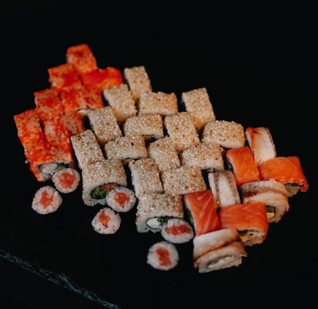 Tokyo Deluxe — 38 pieces | Yumiyum Sushi